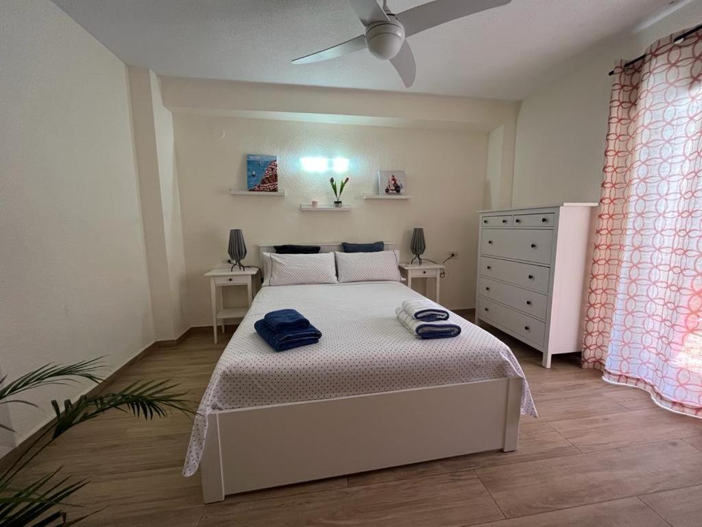 Apartamento 2 Dormitorios En Primera Linea De Playa San Cristobal Альмуньекар Экстерьер фото