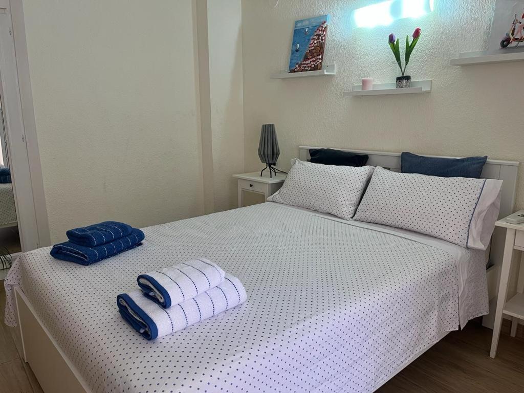 Apartamento 2 Dormitorios En Primera Linea De Playa San Cristobal Альмуньекар Экстерьер фото